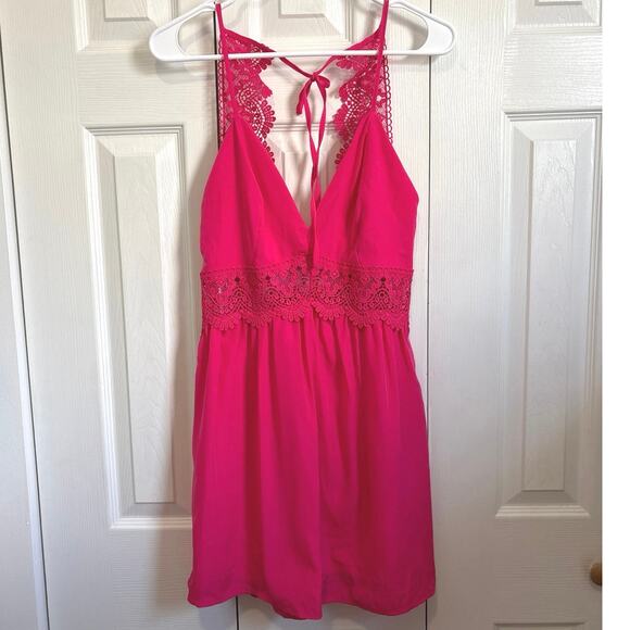 Love Tree Hot Pink Lace Trim Open Back Romper Size Small - Picture 1 of 8